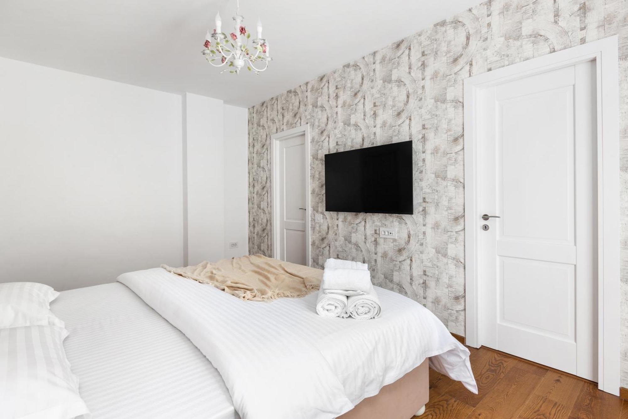 Peak Aparthotel - Old Town - By Cityhost Braşov Buitenkant foto