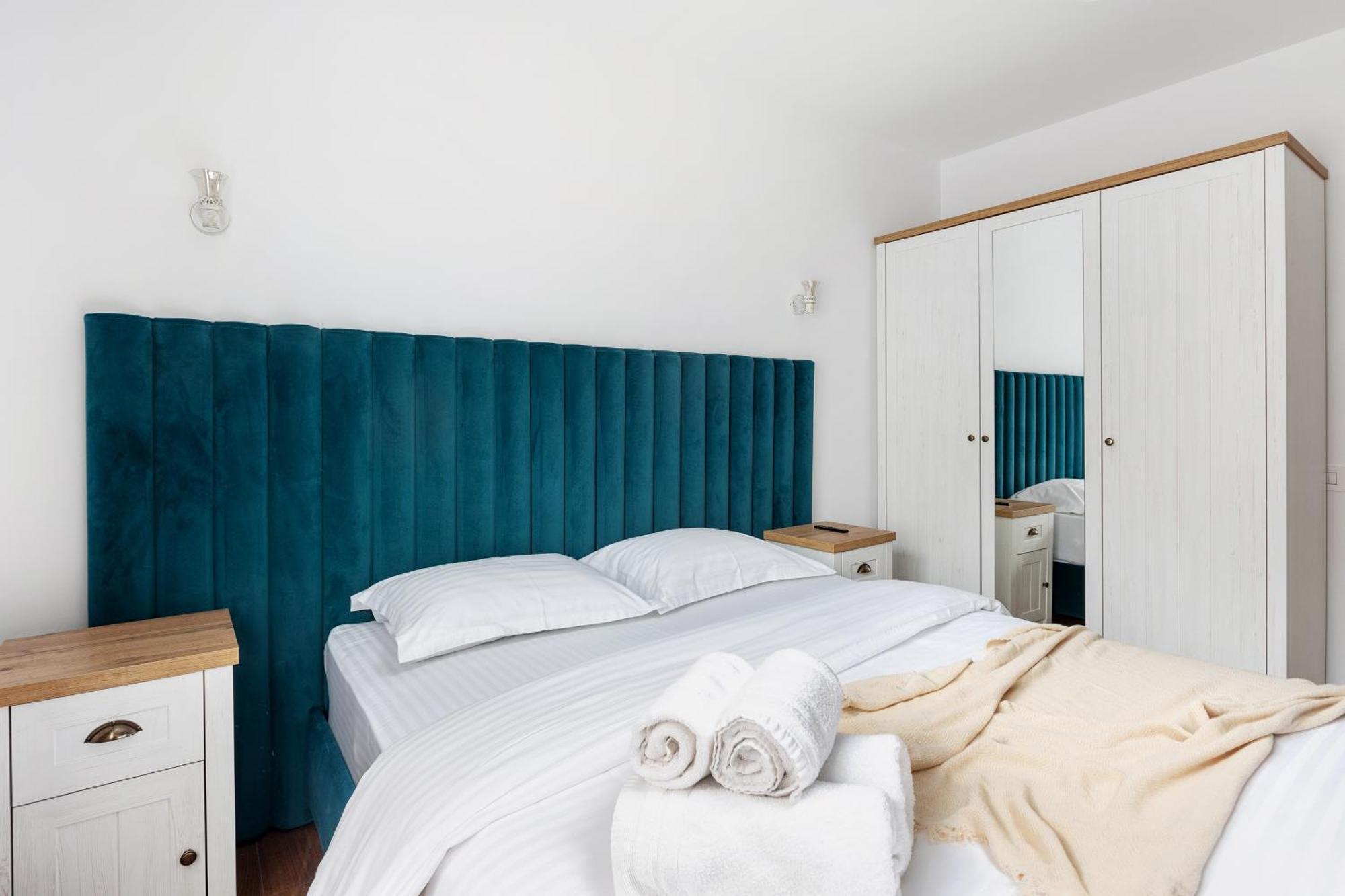 Peak Aparthotel - Old Town - By Cityhost Braşov Buitenkant foto