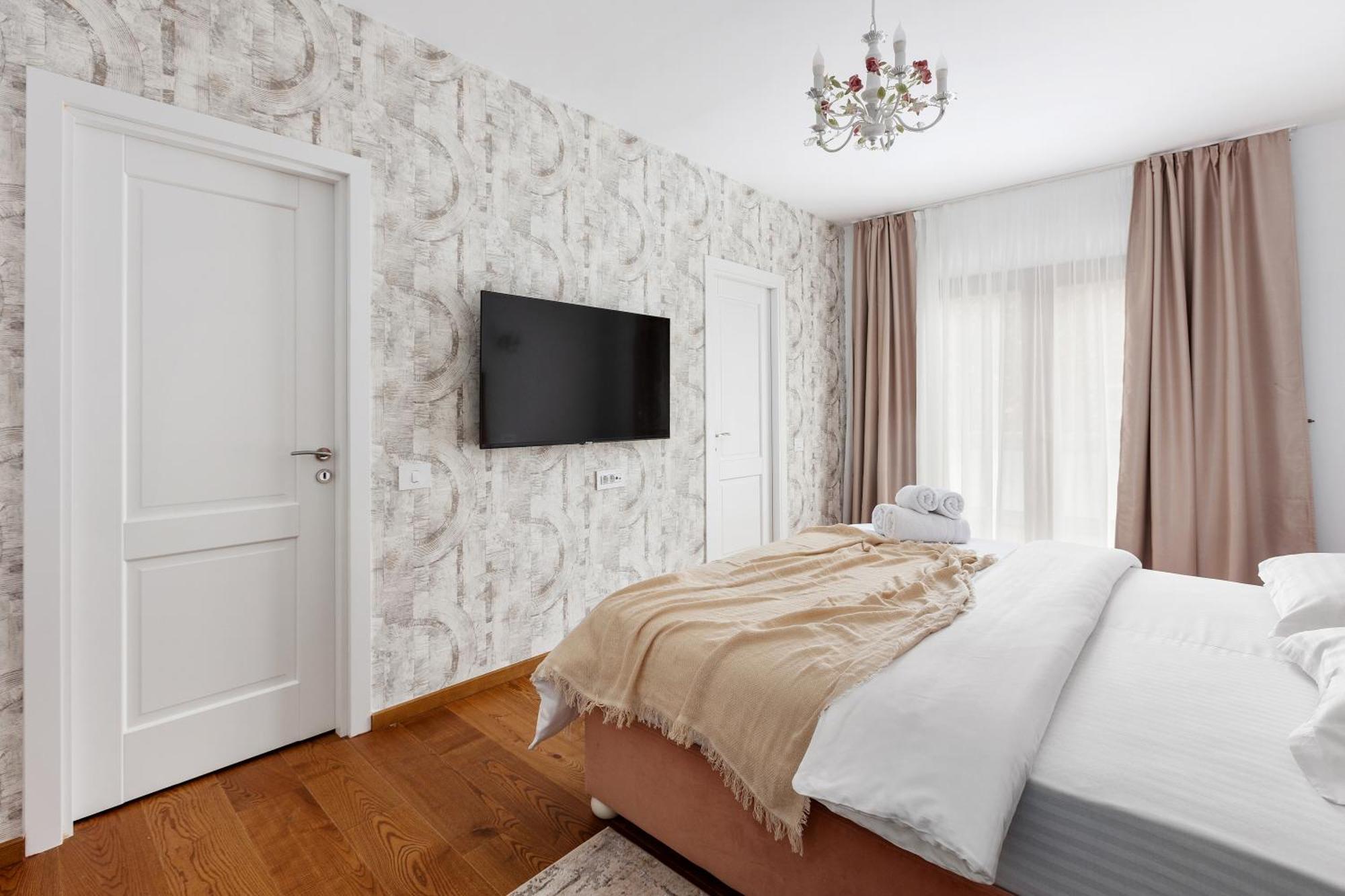 Peak Aparthotel - Old Town - By Cityhost Braşov Buitenkant foto