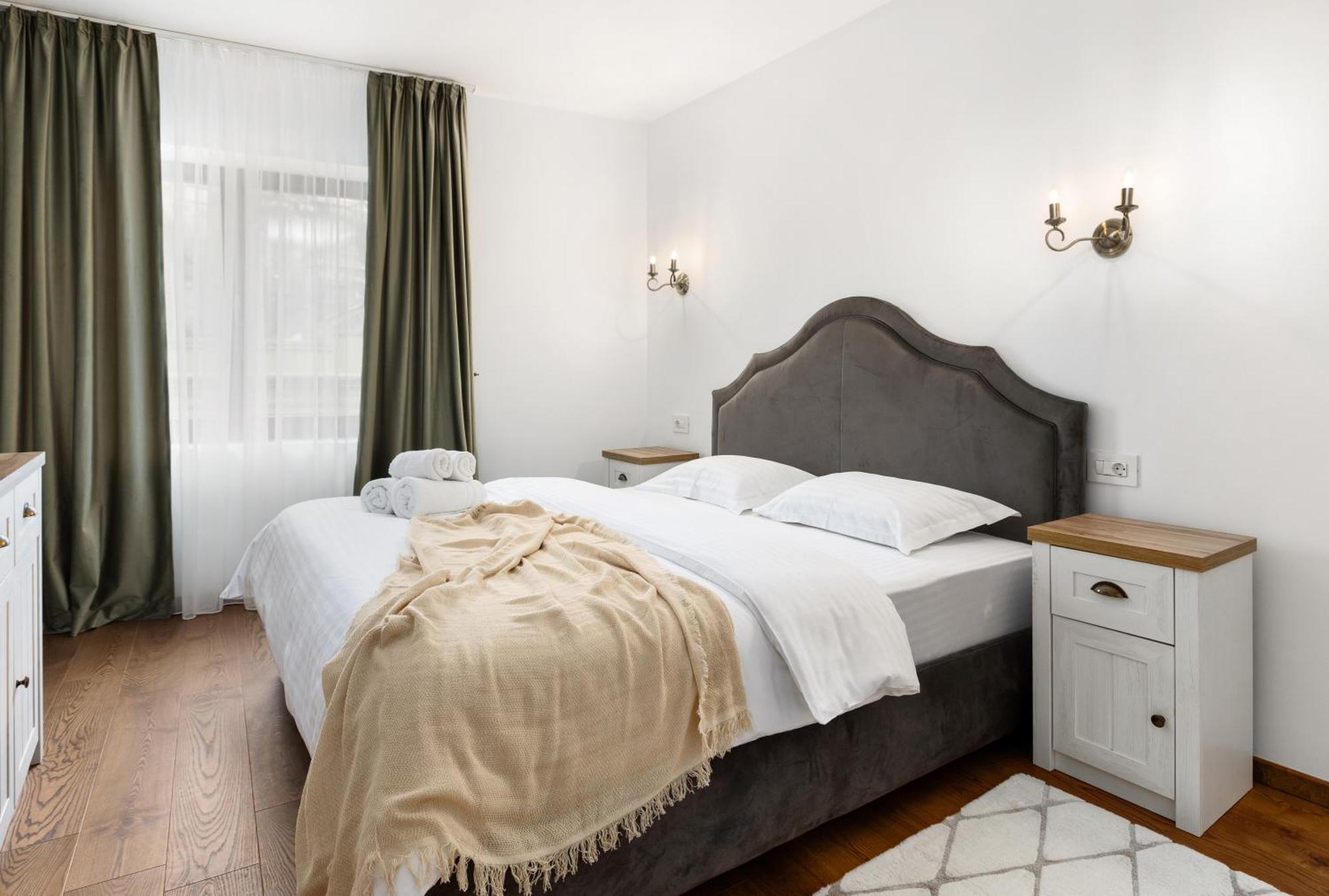 Peak Aparthotel - Old Town - By Cityhost Braşov Buitenkant foto