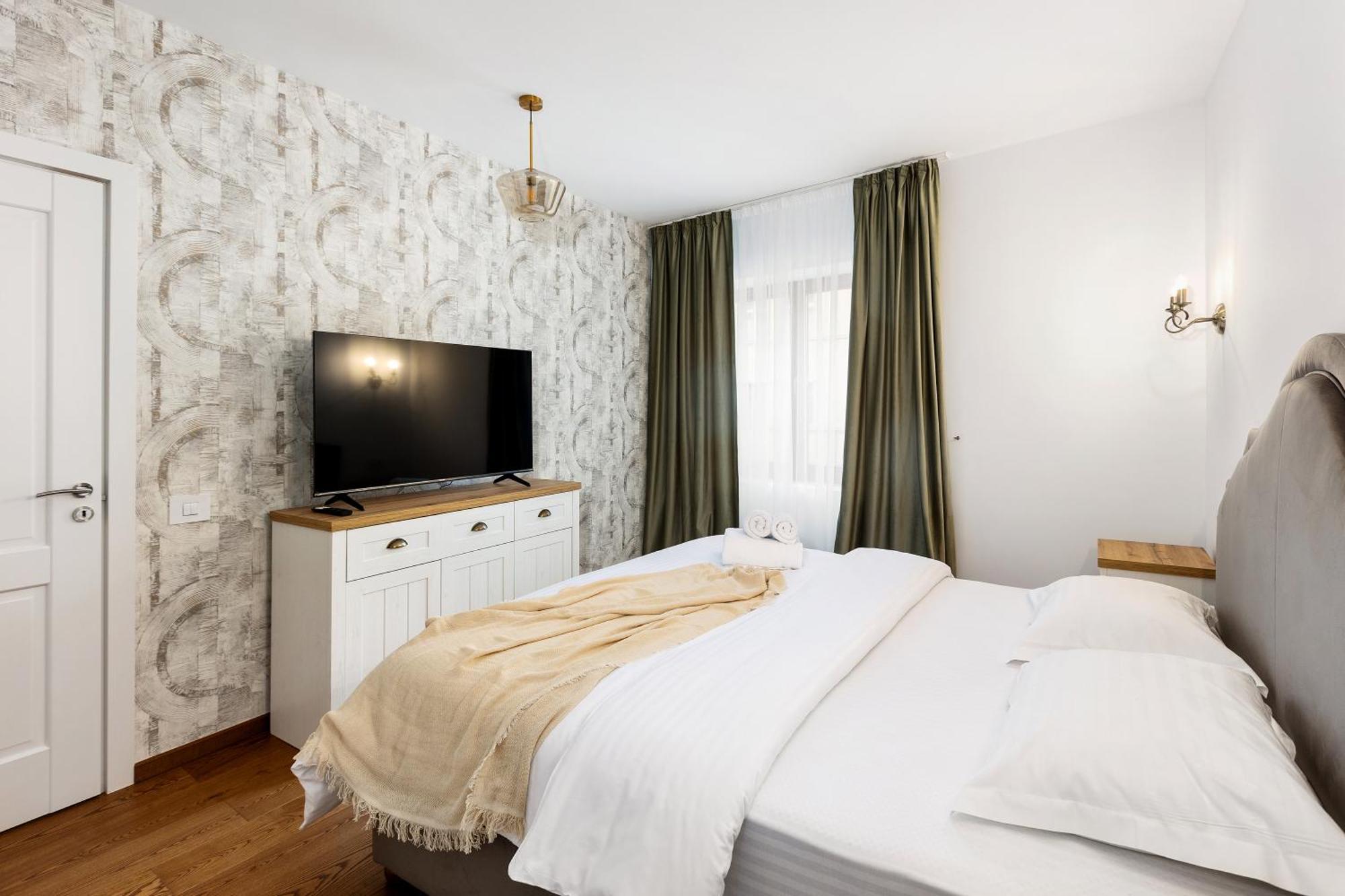 Peak Aparthotel - Old Town - By Cityhost Braşov Buitenkant foto