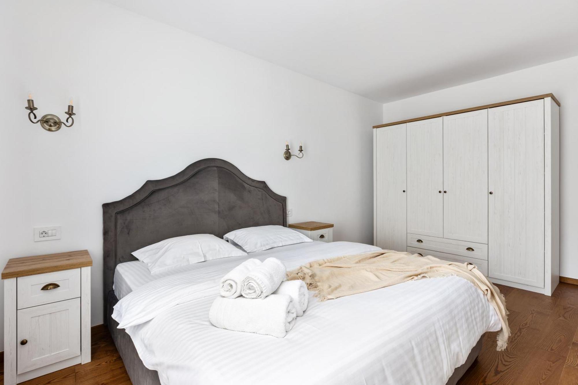 Peak Aparthotel - Old Town - By Cityhost Braşov Buitenkant foto