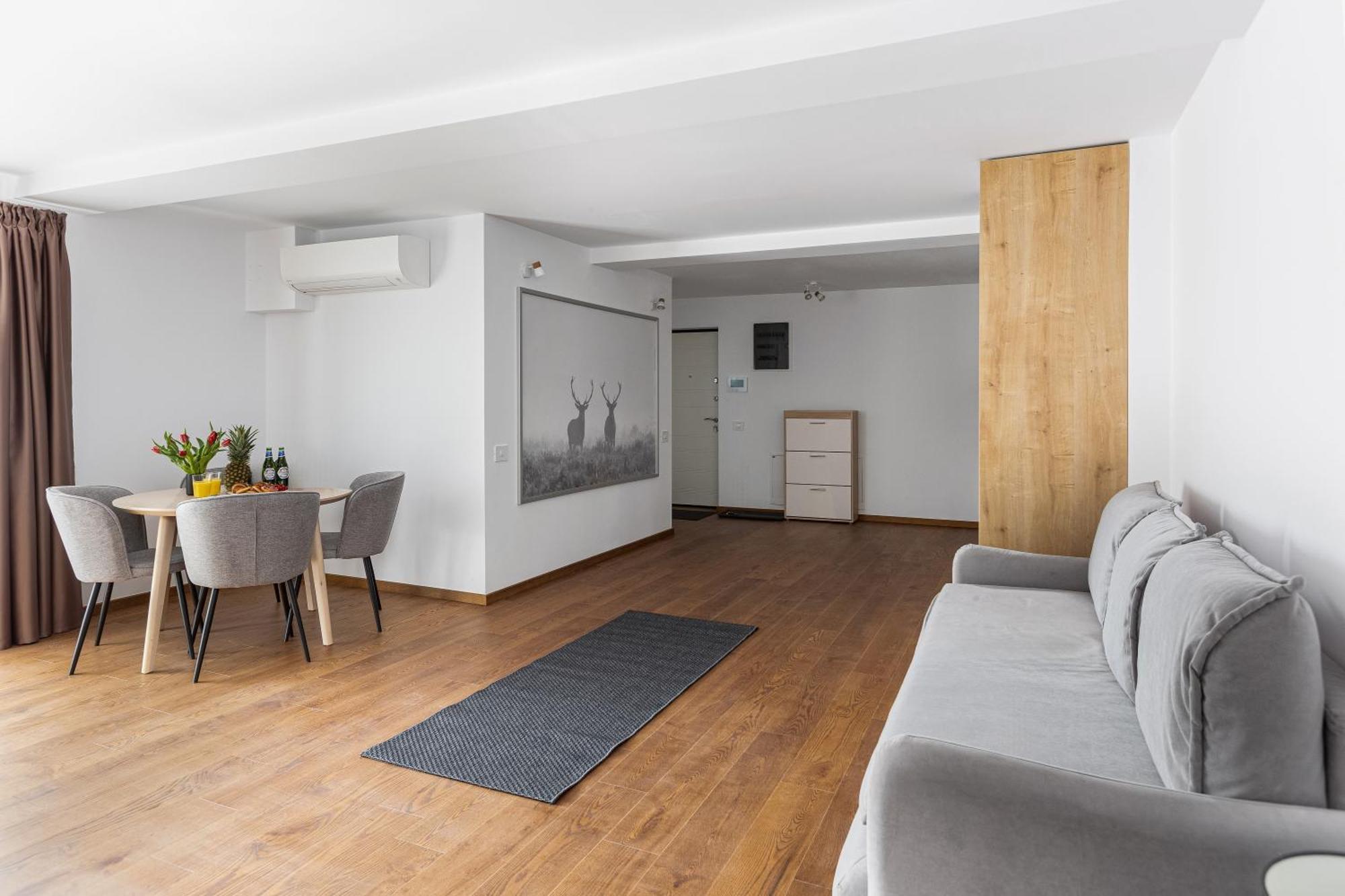 Peak Aparthotel - Old Town - By Cityhost Braşov Buitenkant foto