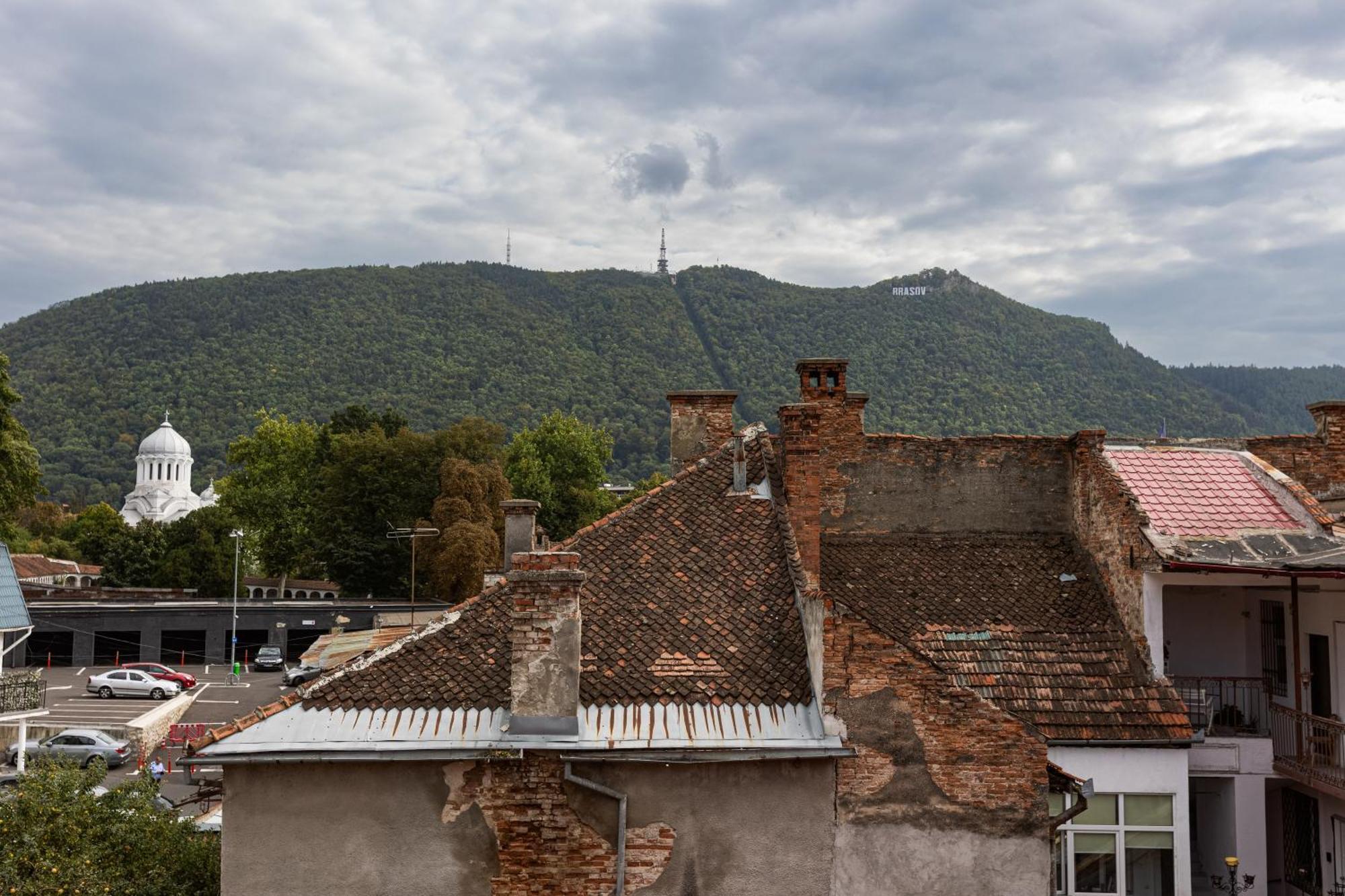 Peak Aparthotel - Old Town - By Cityhost Braşov Buitenkant foto