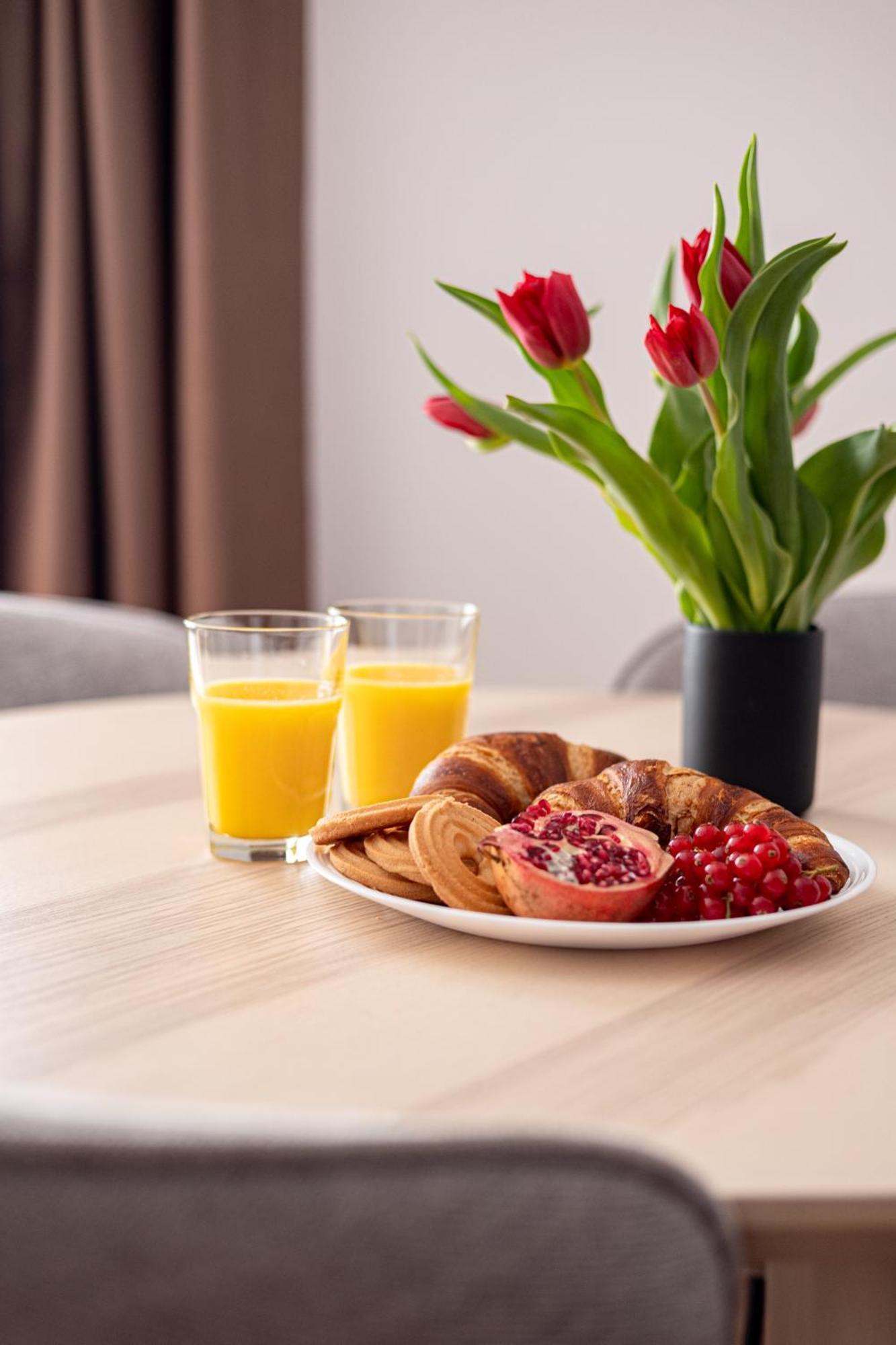 Peak Aparthotel - Old Town - By Cityhost Braşov Buitenkant foto
