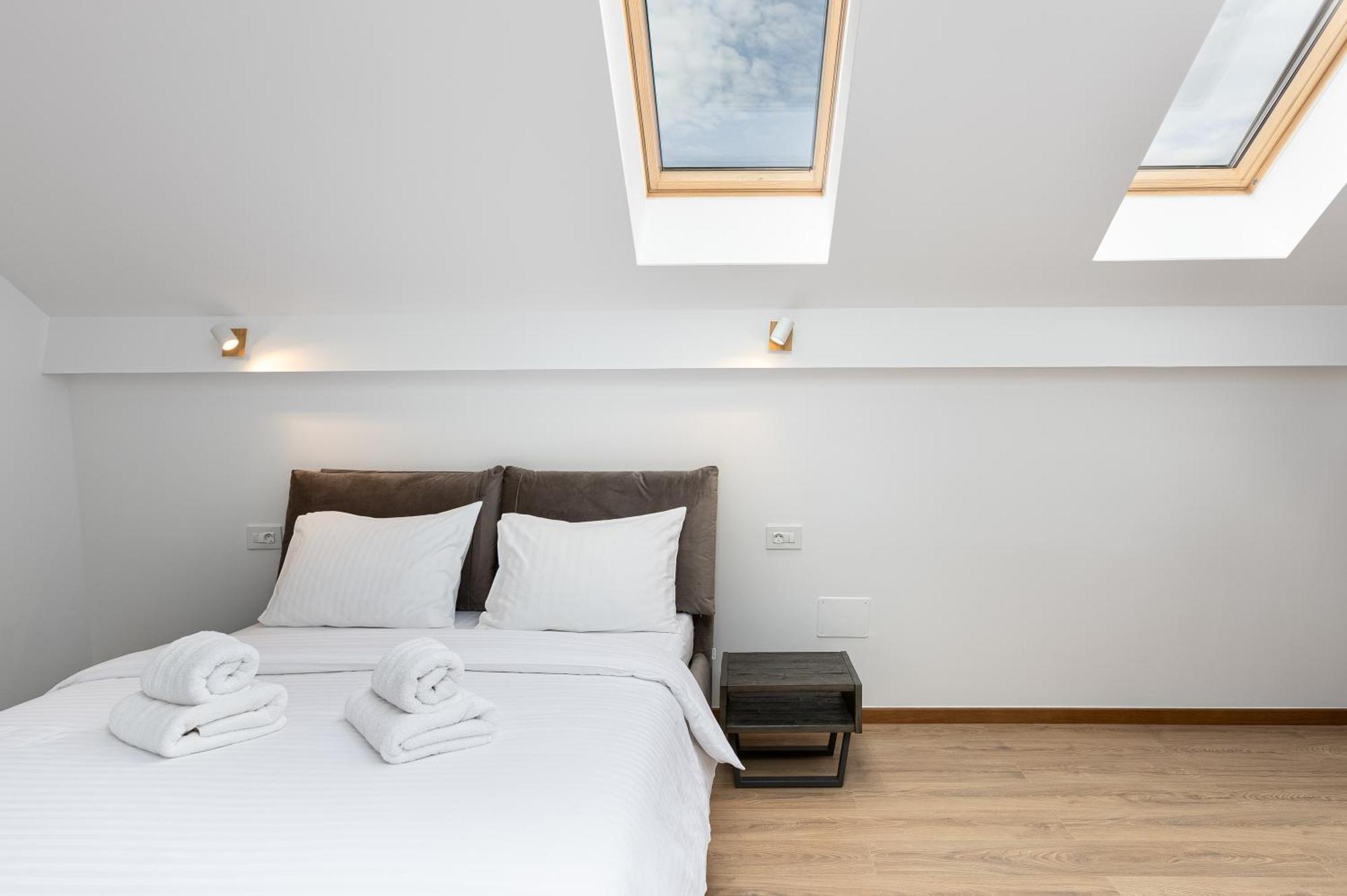 Peak Aparthotel - Old Town - By Cityhost Braşov Buitenkant foto