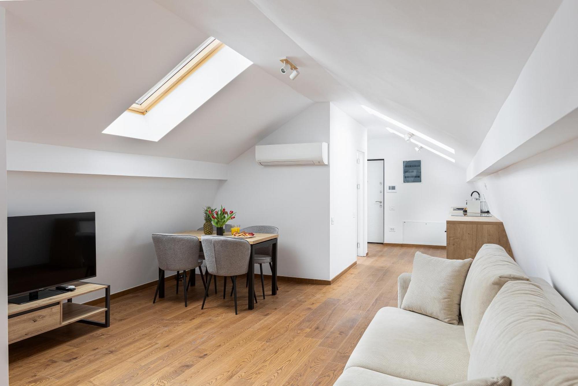 Peak Aparthotel - Old Town - By Cityhost Braşov Buitenkant foto