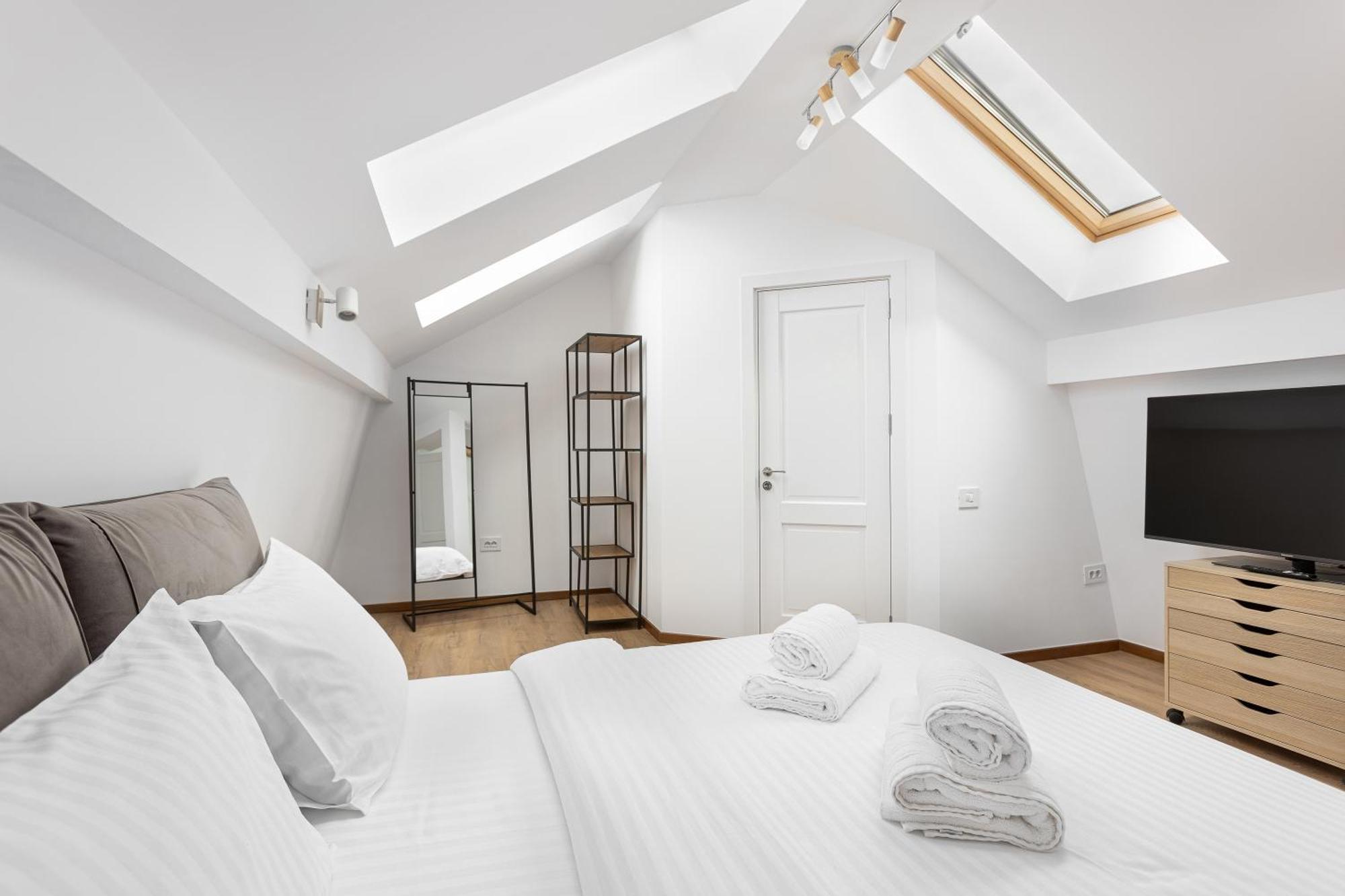 Peak Aparthotel - Old Town - By Cityhost Braşov Buitenkant foto
