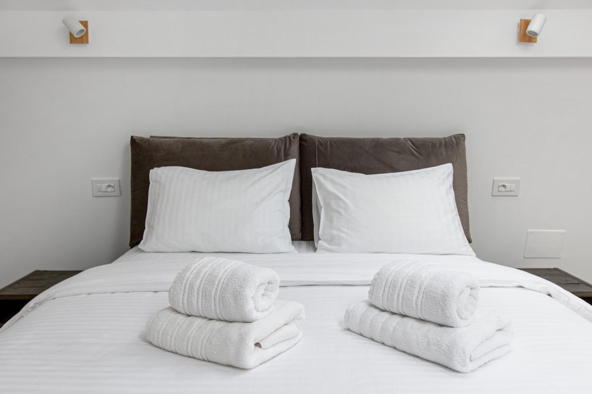 Peak Aparthotel - Old Town - By Cityhost Braşov Buitenkant foto