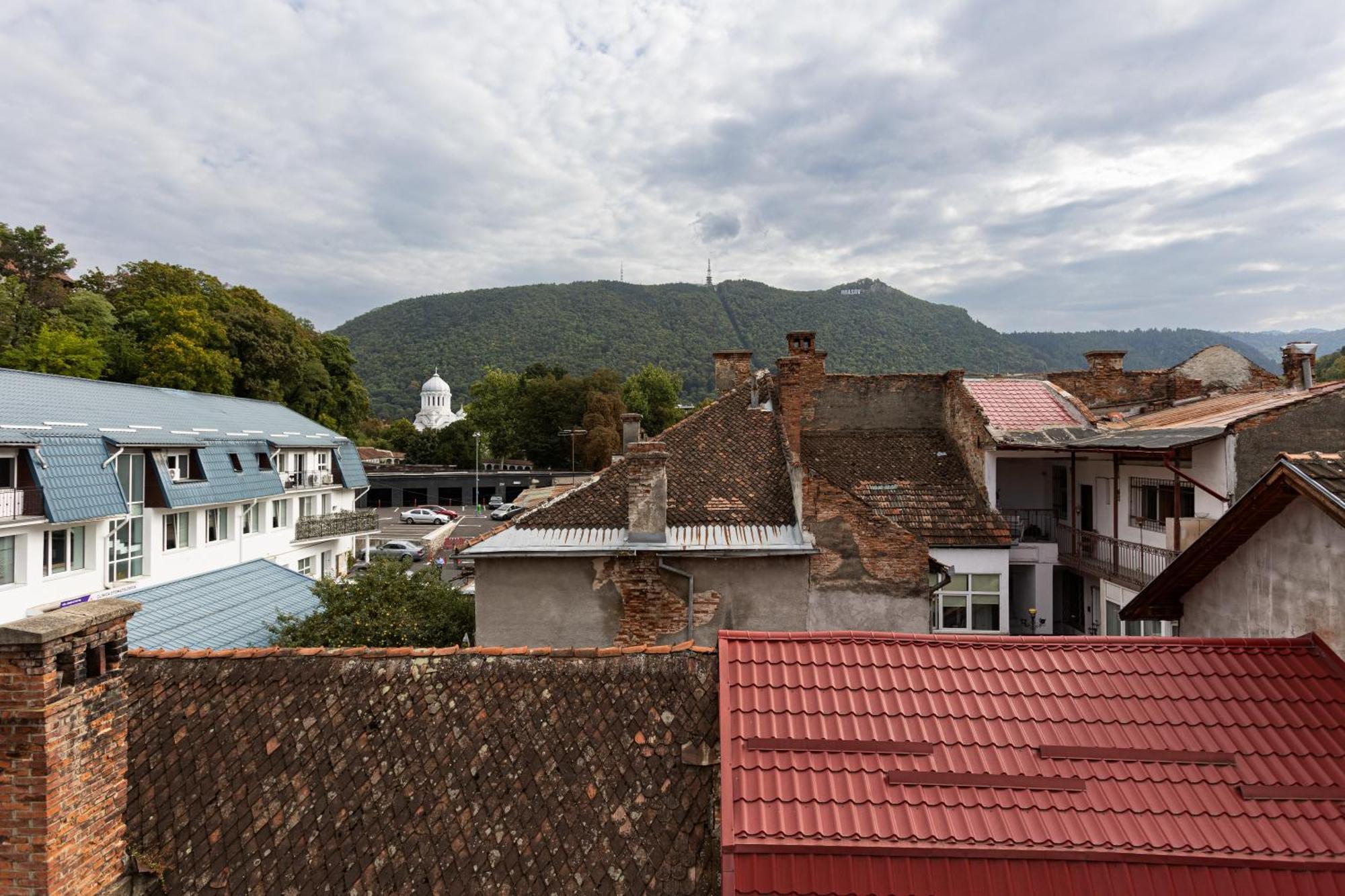 Peak Aparthotel - Old Town - By Cityhost Braşov Buitenkant foto