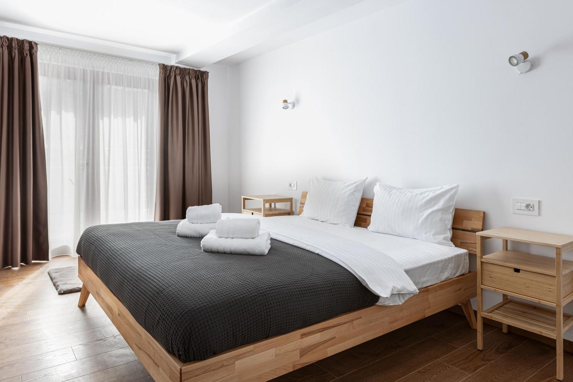 Peak Aparthotel - Old Town - By Cityhost Braşov Buitenkant foto