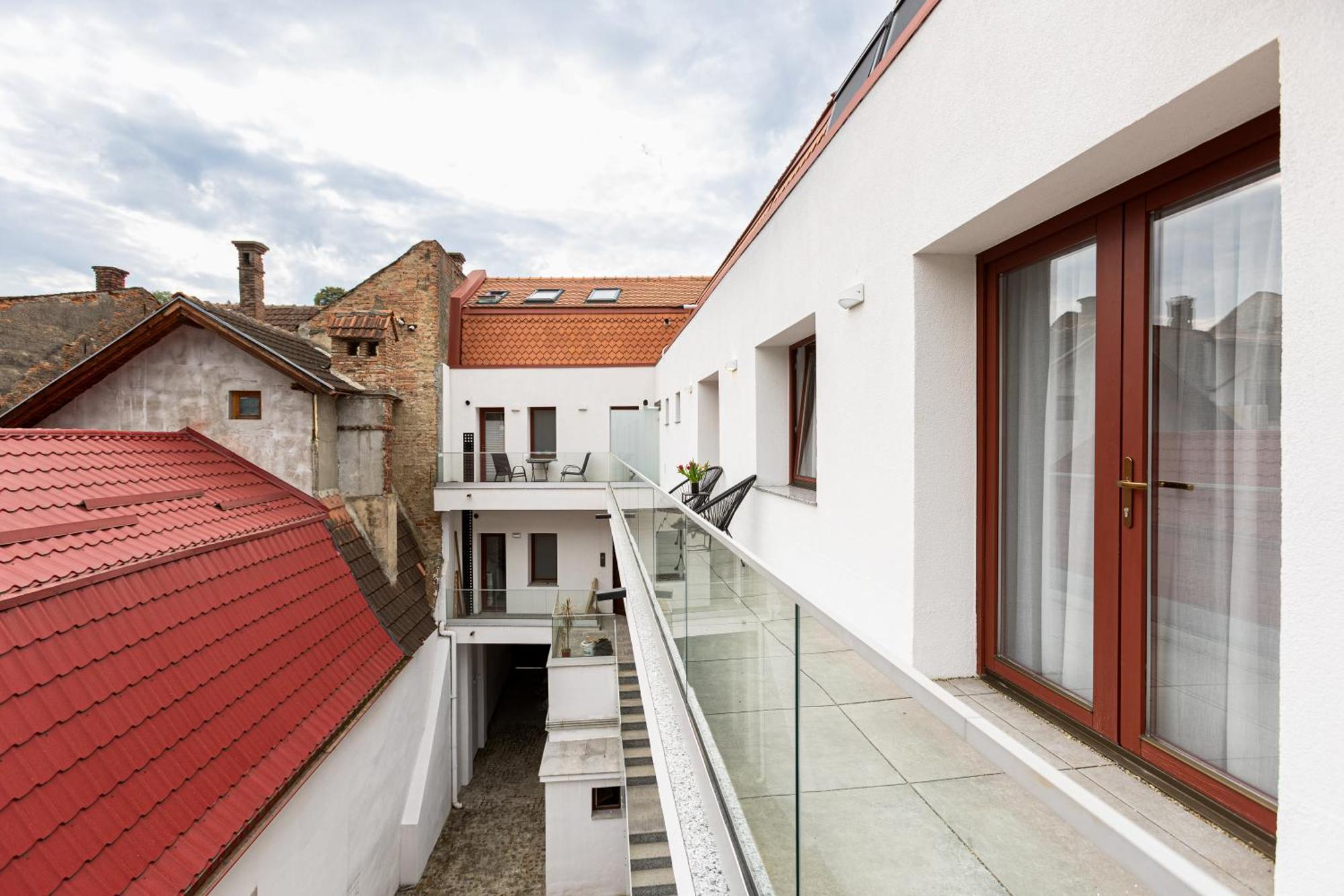 Peak Aparthotel - Old Town - By Cityhost Braşov Buitenkant foto