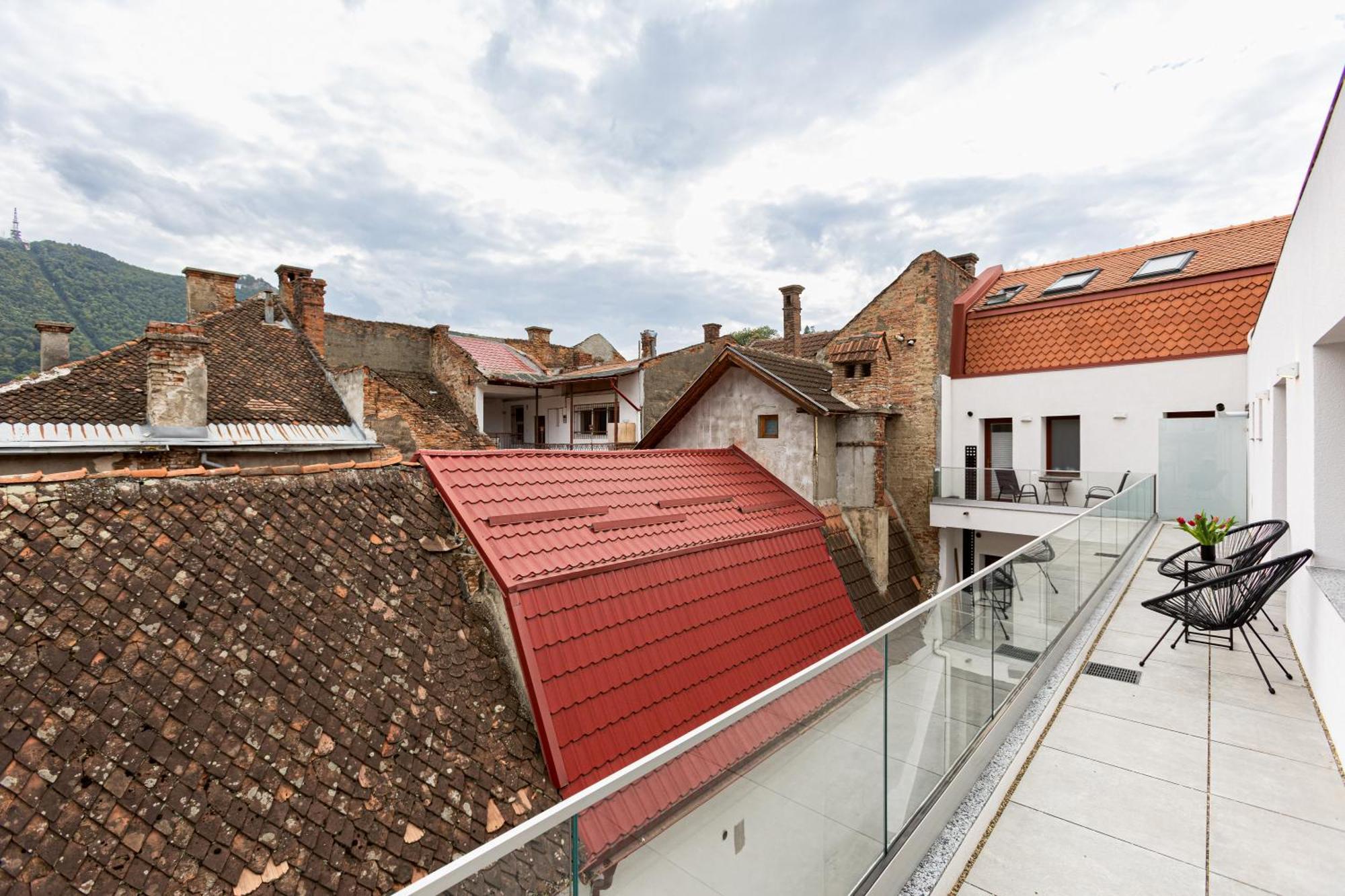 Peak Aparthotel - Old Town - By Cityhost Braşov Buitenkant foto